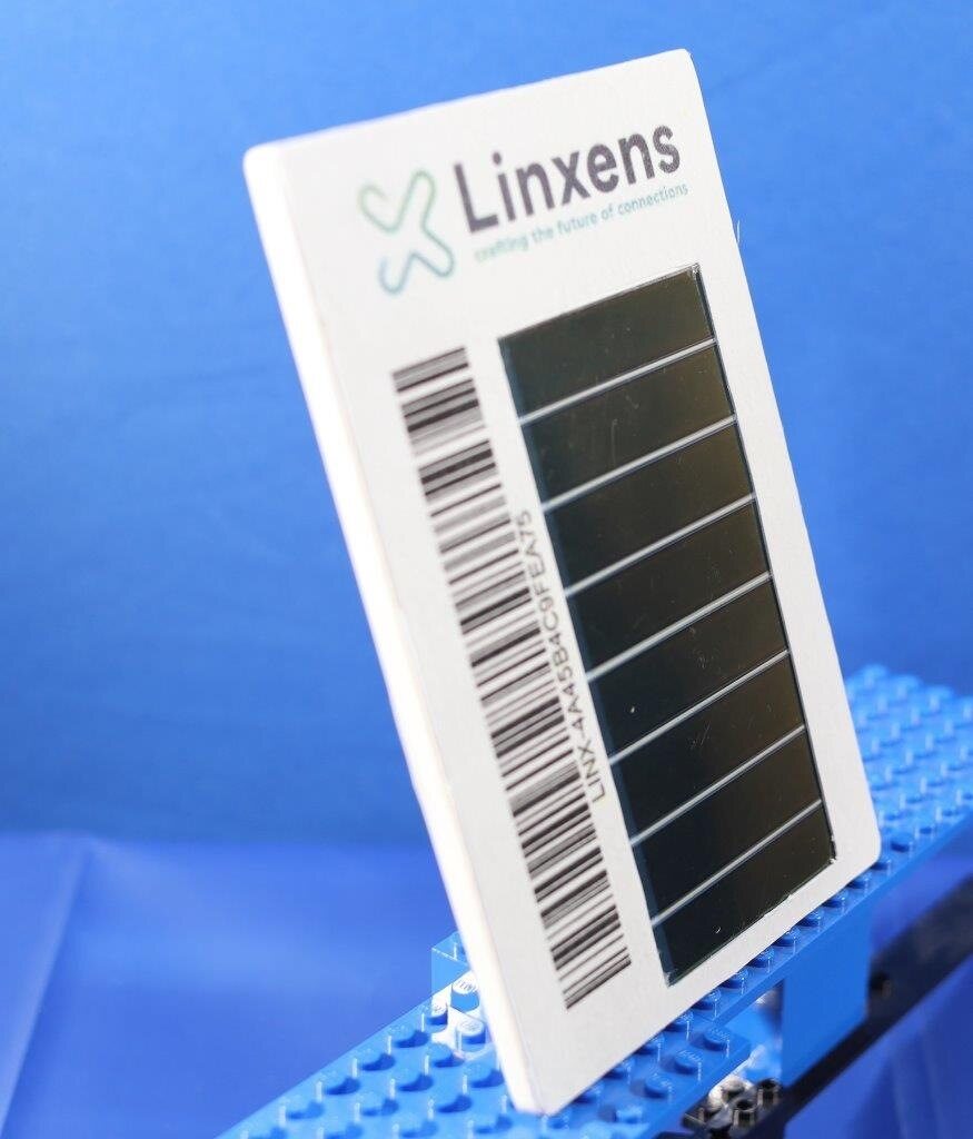 Linxens Satellite Sticker: a thin, self-powered IoT tracker for global positioning and environmental data via satellite.